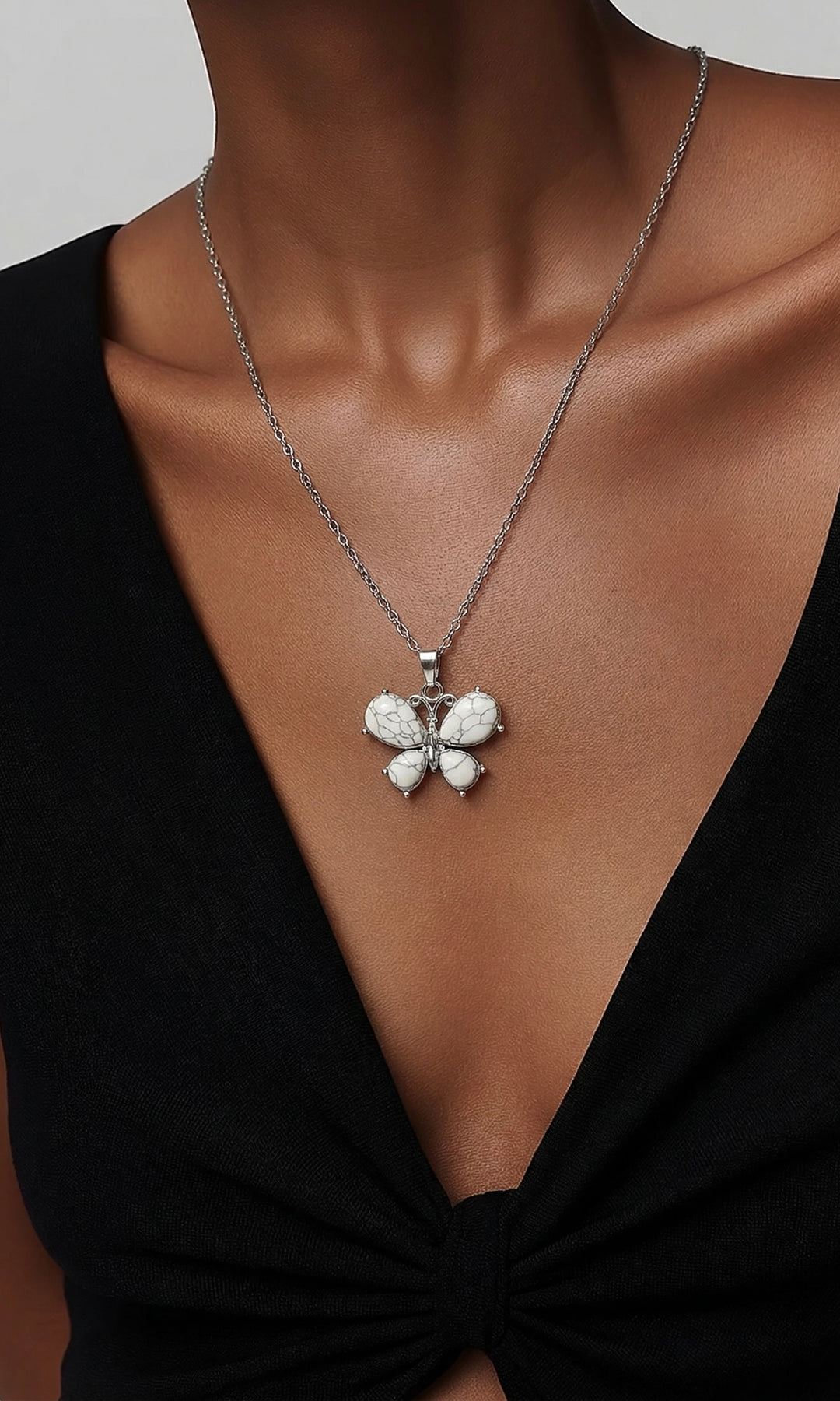Collar Mariposa Howlita