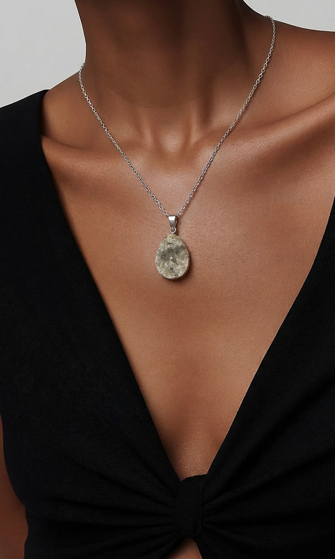 Collar Lagrima Labradorita